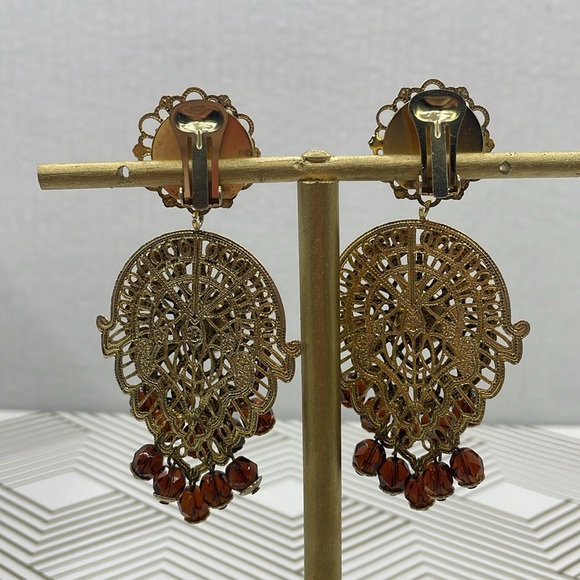 Victorian style clip earrings with amber crystal and acrylic stones - Picture 4 of 8